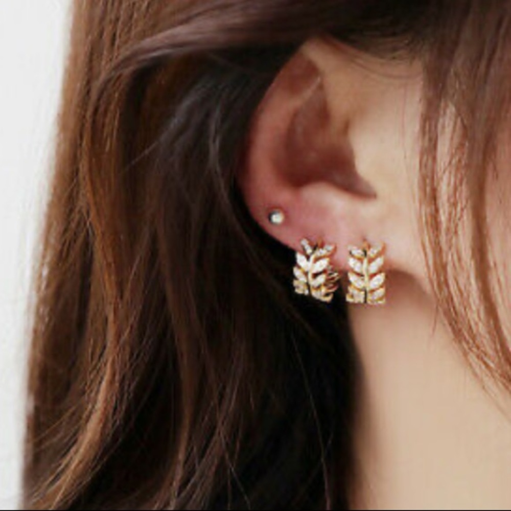 New 18k gold plated hoop earrings - Picture 3 of 6